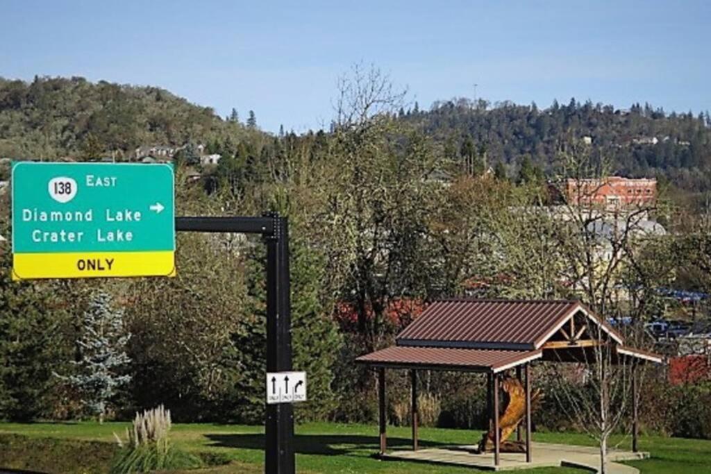 Historical John Rast House Circa 1875 Hotell Roseburg Exteriör bild